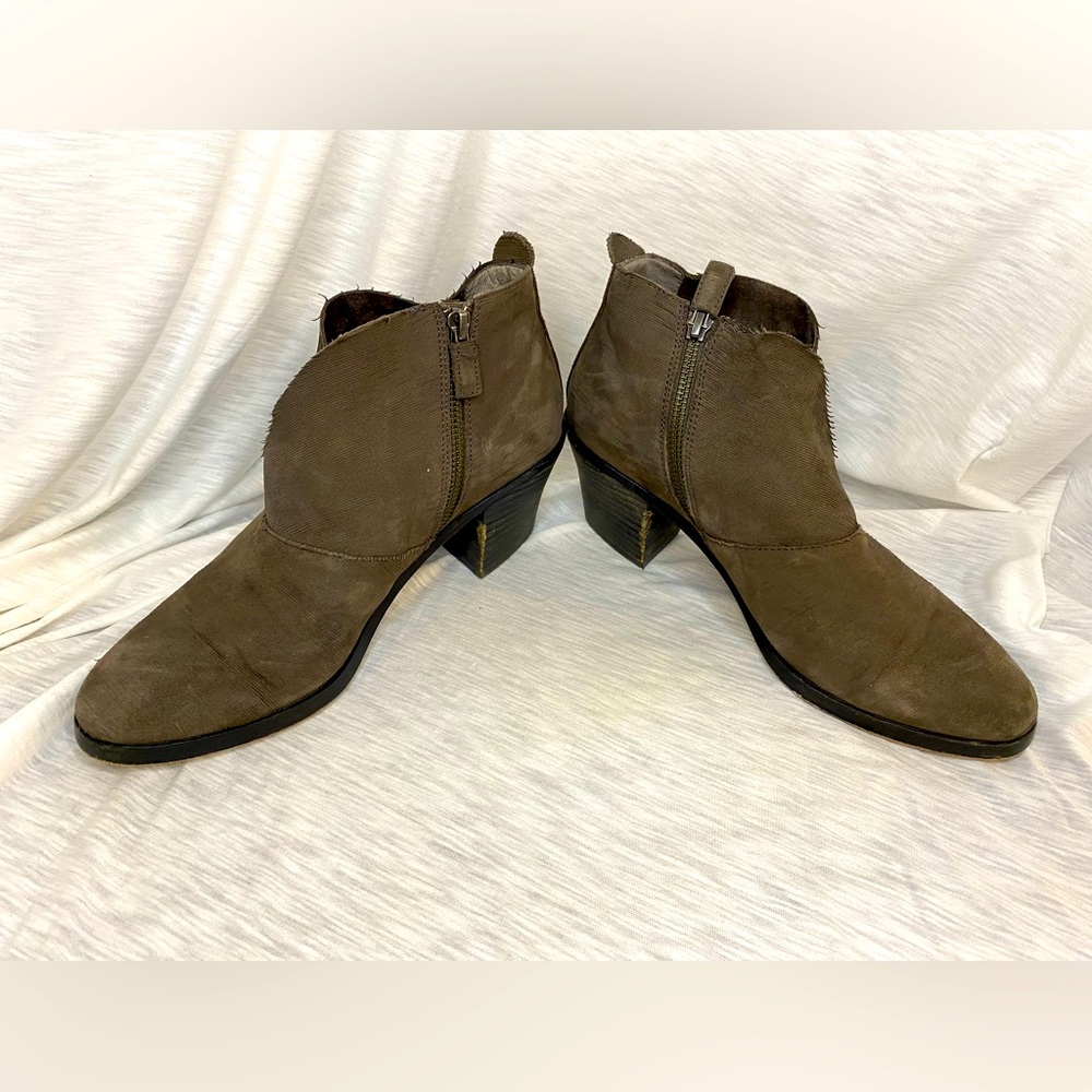 Eileen Fisher Textured Boots Charcoal/Brown Booties